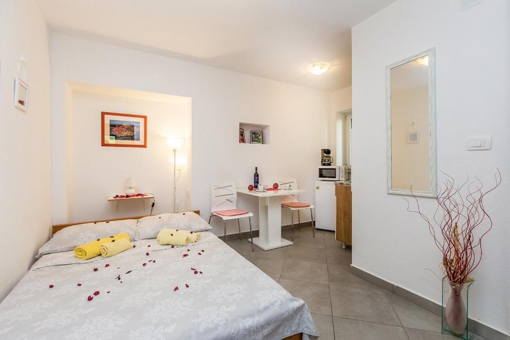 Studio Apartman U Kuci S Bazenom Башка Екстер'єр фото
