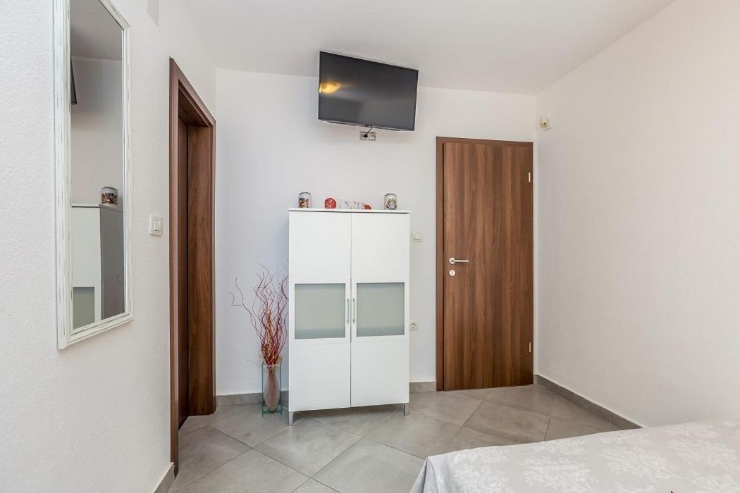 Studio Apartman U Kuci S Bazenom Башка Екстер'єр фото