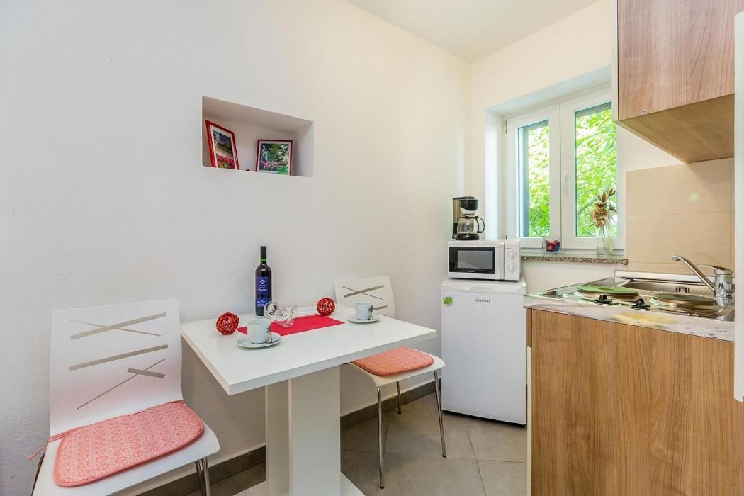 Studio Apartman U Kuci S Bazenom Башка Екстер'єр фото